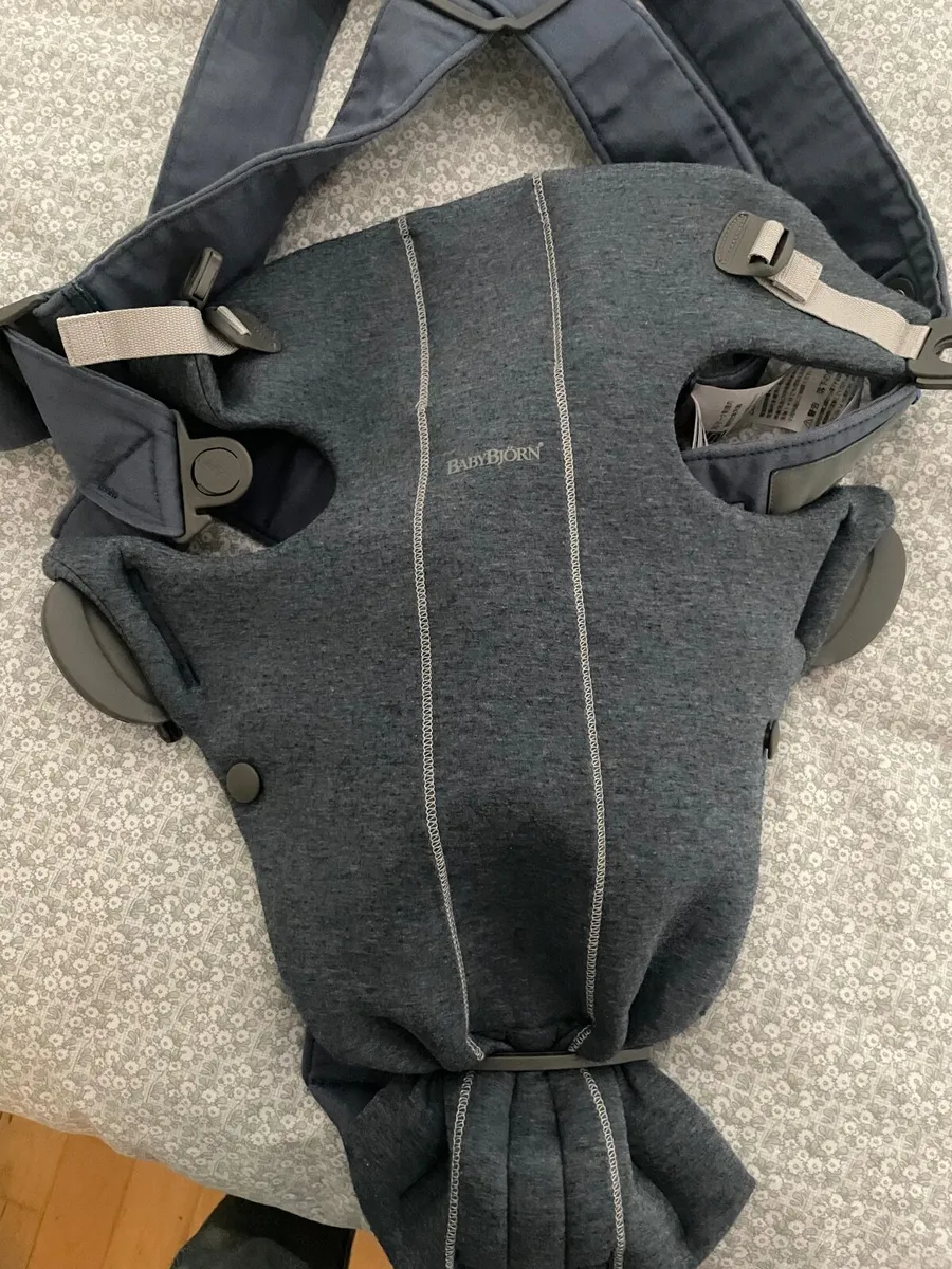 Baby carrier- baby bjorn mini carrier - Image 4