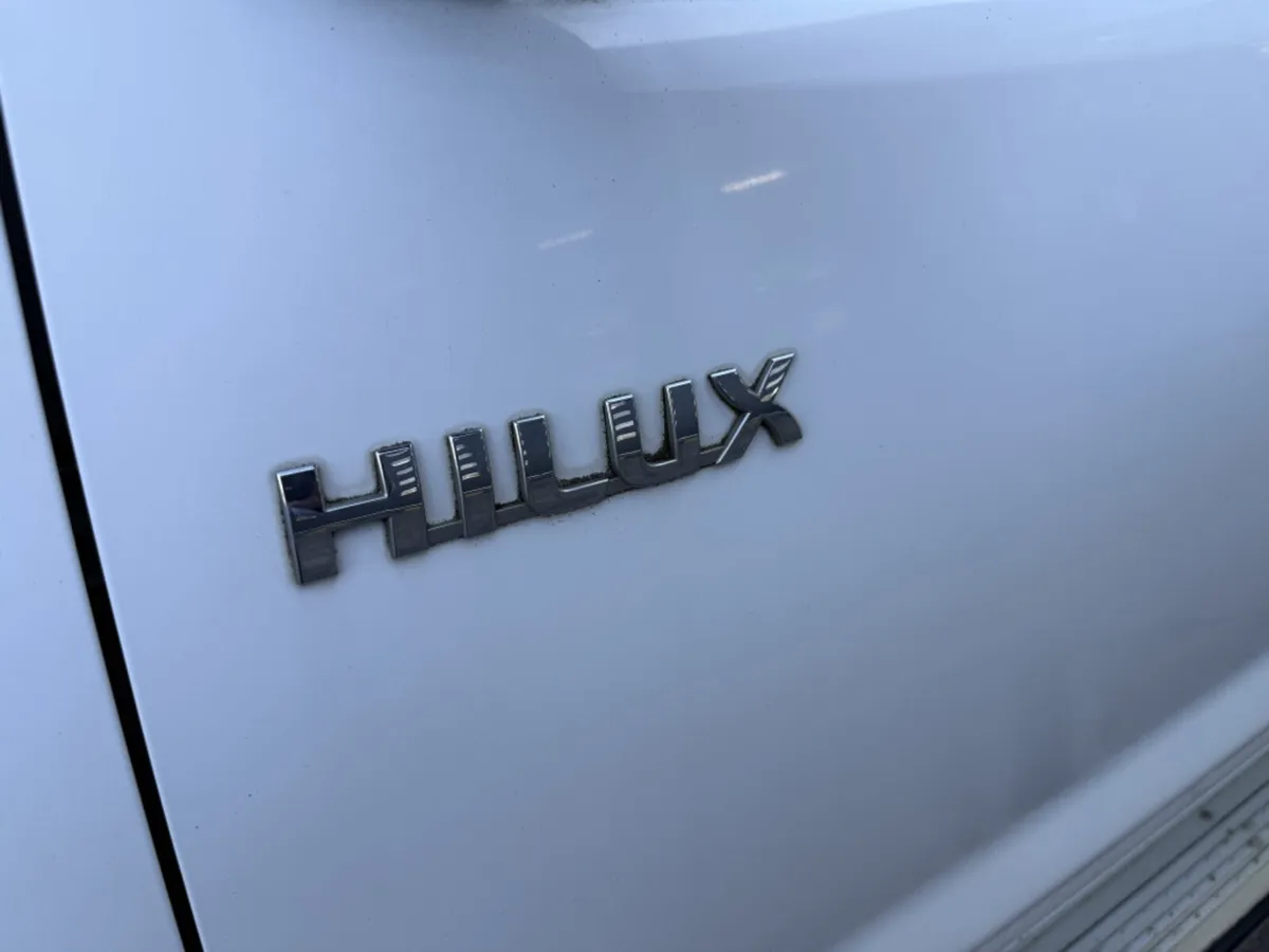 2010 TOYOTA HI-LUX 2.5 PICKUP - Image 4