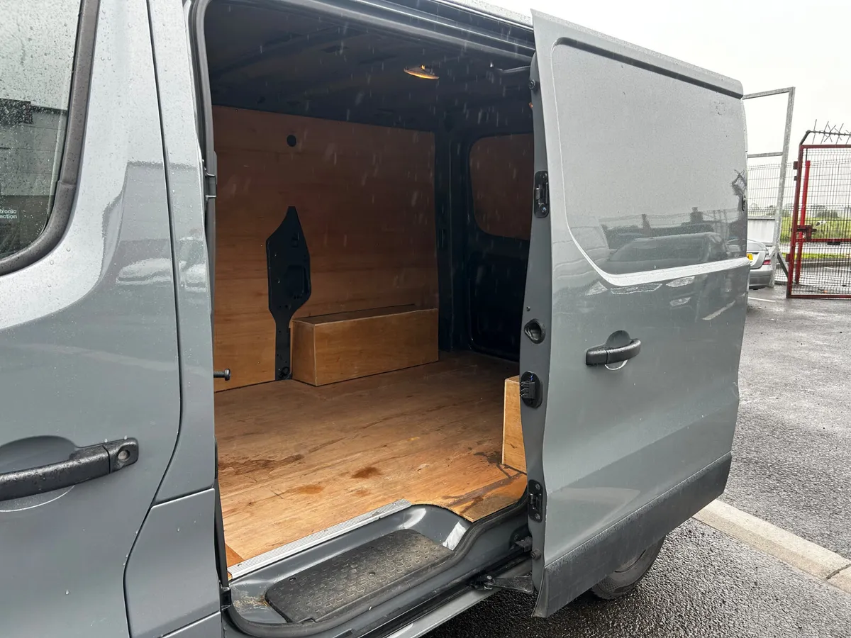 2023 Renault Trafic SL30 Advance ON IRISH PLATES - Image 3