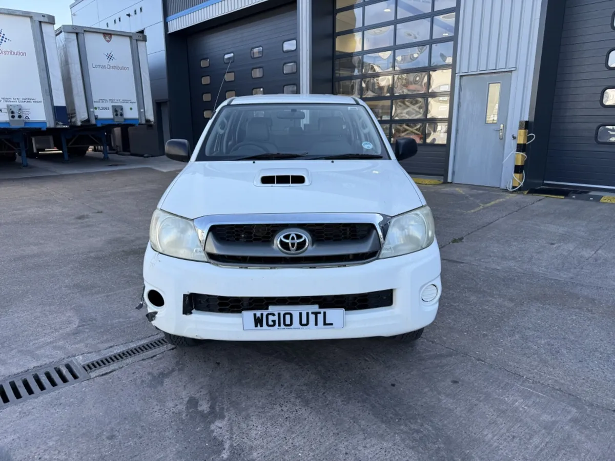 2010 TOYOTA HI-LUX 2.5 PICKUP - Image 2