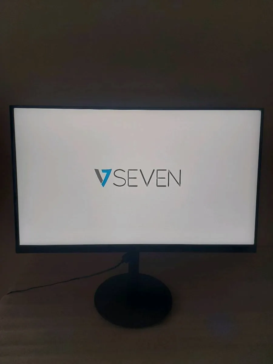 V Seven monitor - Image 1