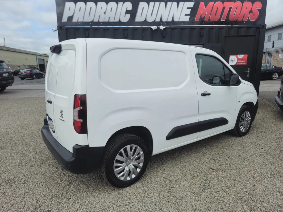 212 Peugeot Partner Pro Plus MINT Low KMs - Image 3