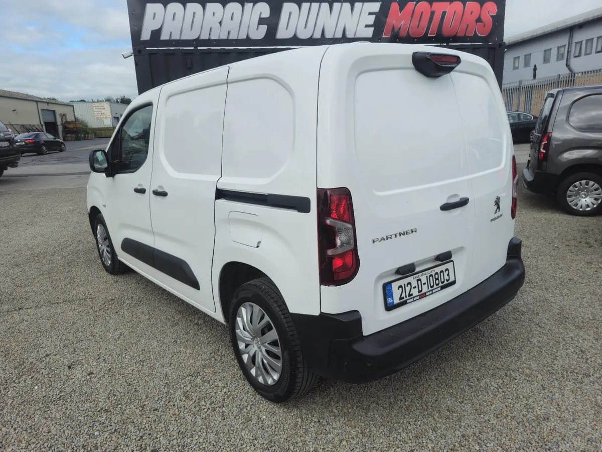 212 Peugeot Partner Pro Plus MINT Low KMs - Image 4