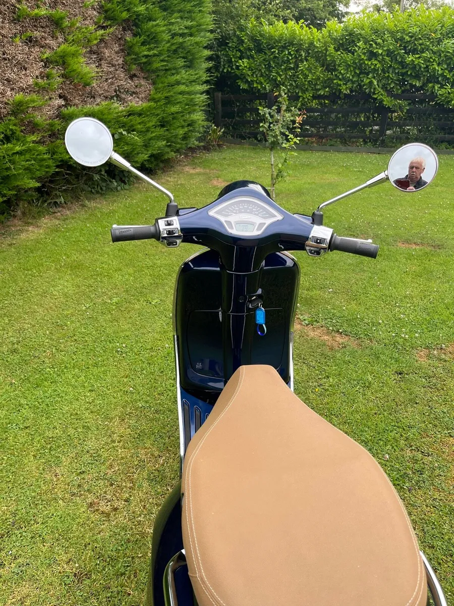 Vespa Primavera 50 - Image 3