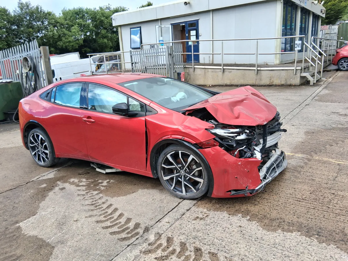 2023 TOYOTA  PRIUS plug in hybrid (for parts only) - Image 4