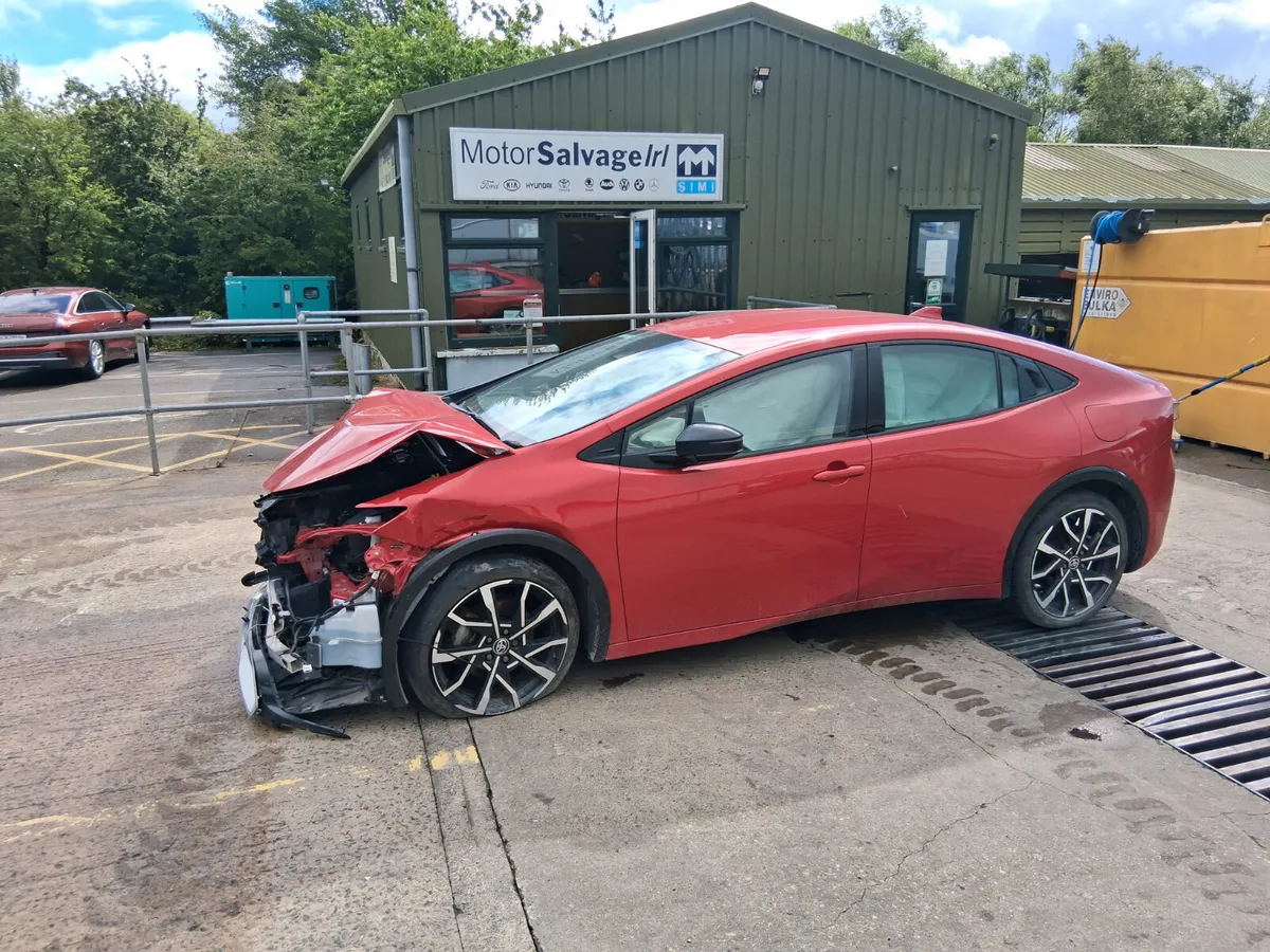 2023 TOYOTA  PRIUS plug in hybrid (for parts only) - Image 2