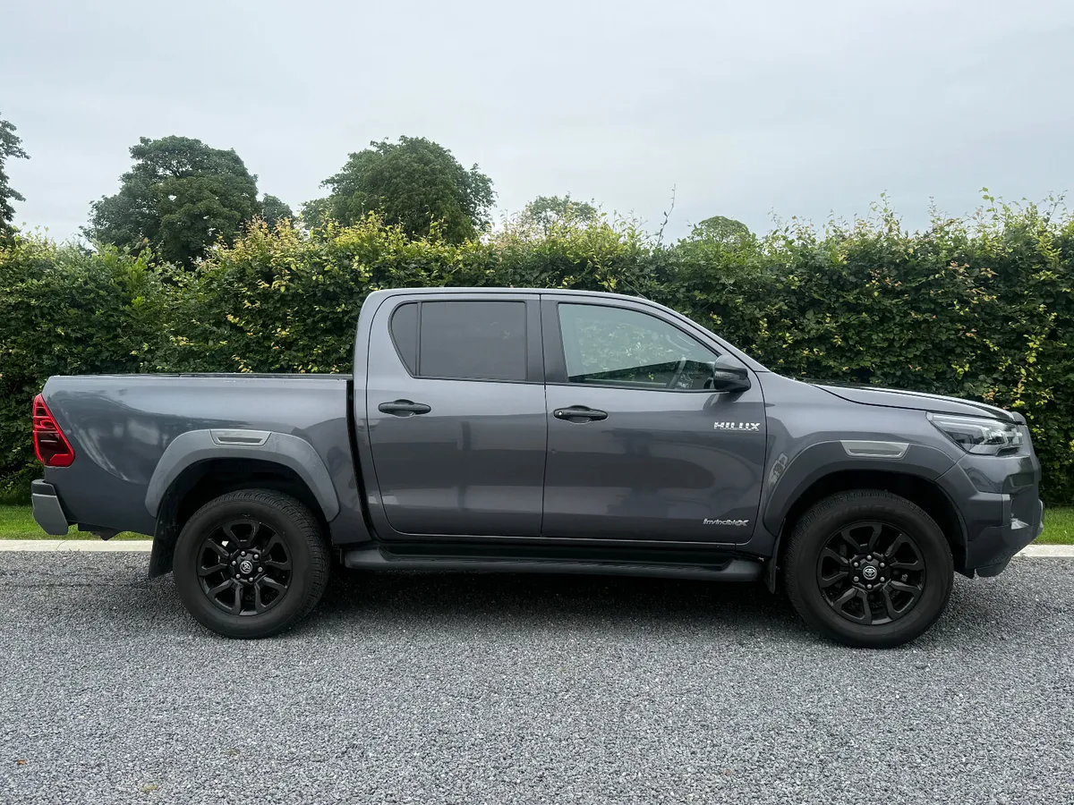 2021 Toyota Hilux Invincible X 2.8 Auto 5 Seat N1 - Image 2