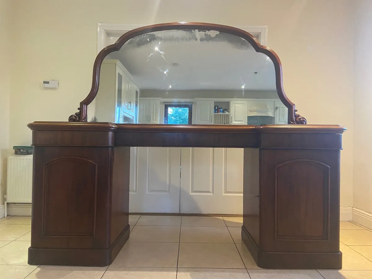 Victorian Mahogany & Cedar Wood sideboard - Image 1