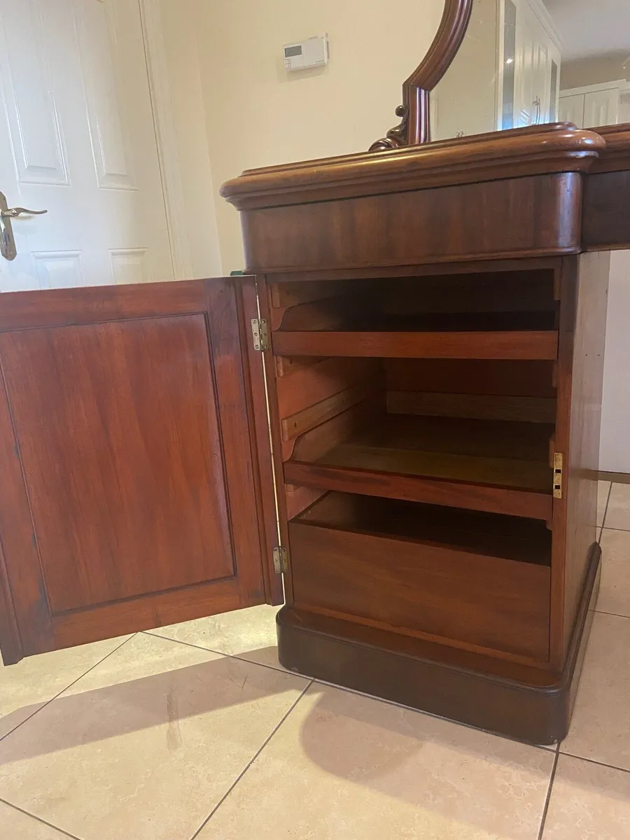 Victorian Mahogany & Cedar Wood sideboard - Image 3