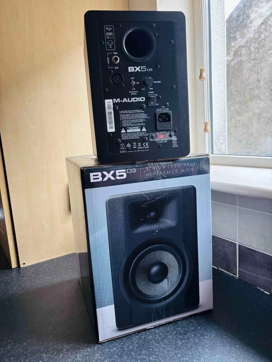 A pair of M-Audio BX5 D3 studio monitors - Image 2