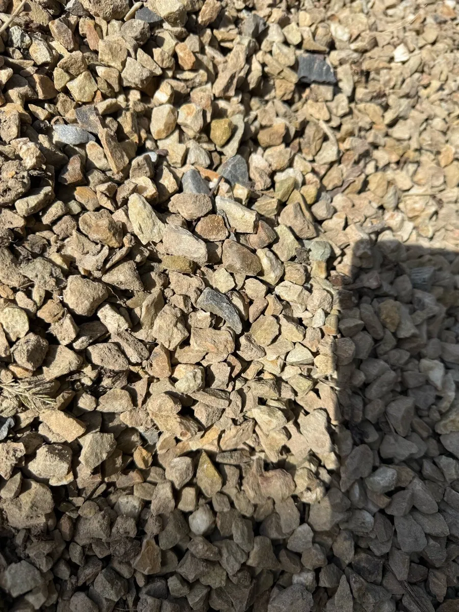 Used driveway gravel - Image 2