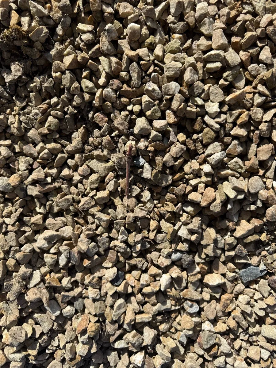 Used driveway gravel - Image 3