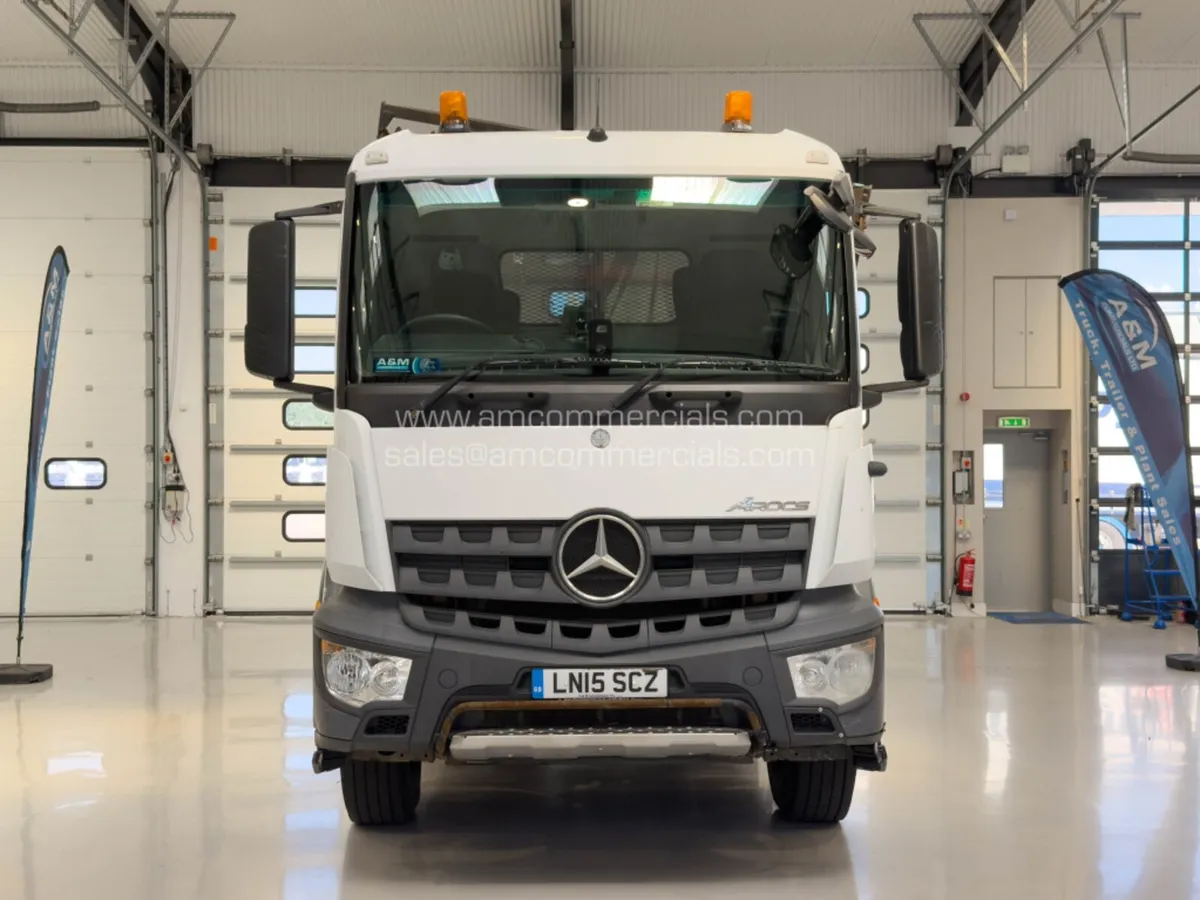 2015 MERCEDES-BENZ AROCS 1824 SKIP LOADER - Image 2