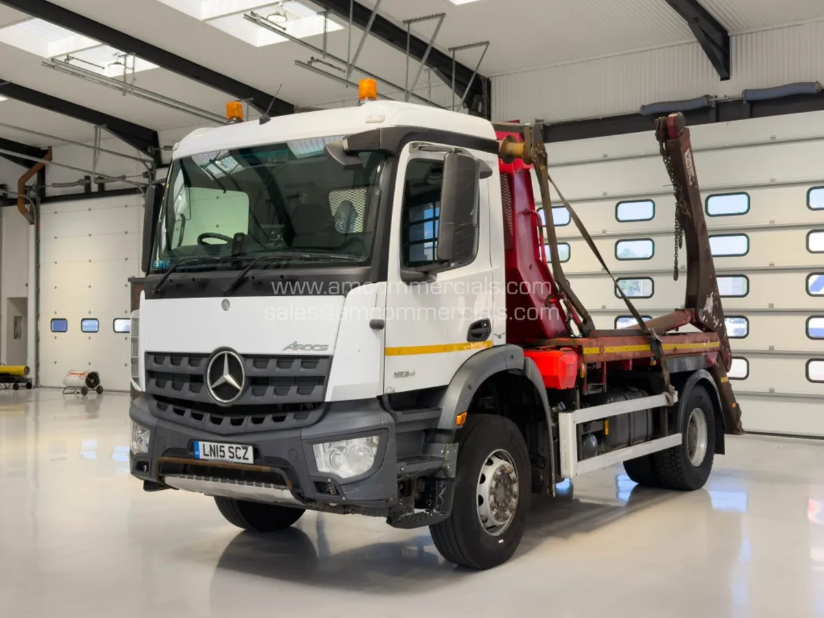 2015 MERCEDES-BENZ AROCS 1824 SKIP LOADER - Image 3