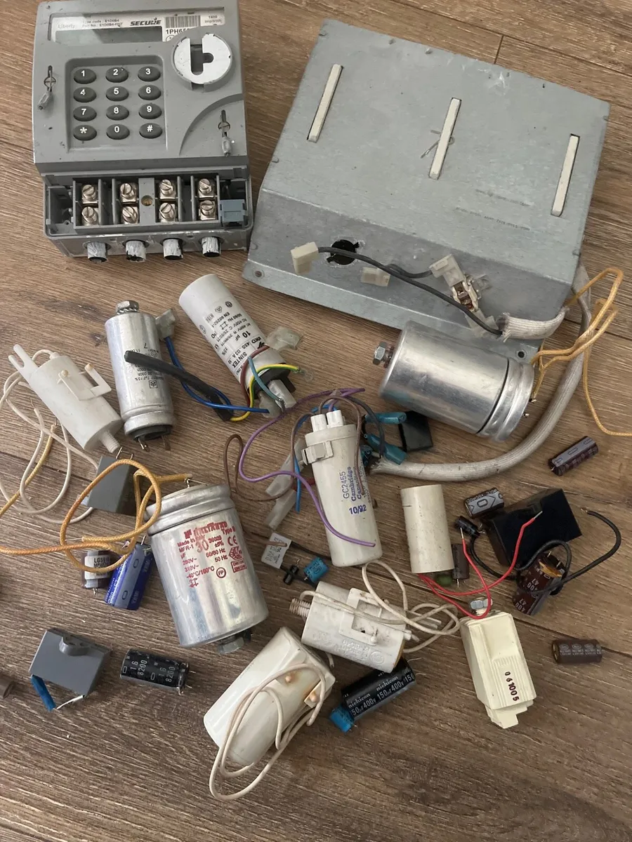 Bundle of unwanted stuff - Image 3