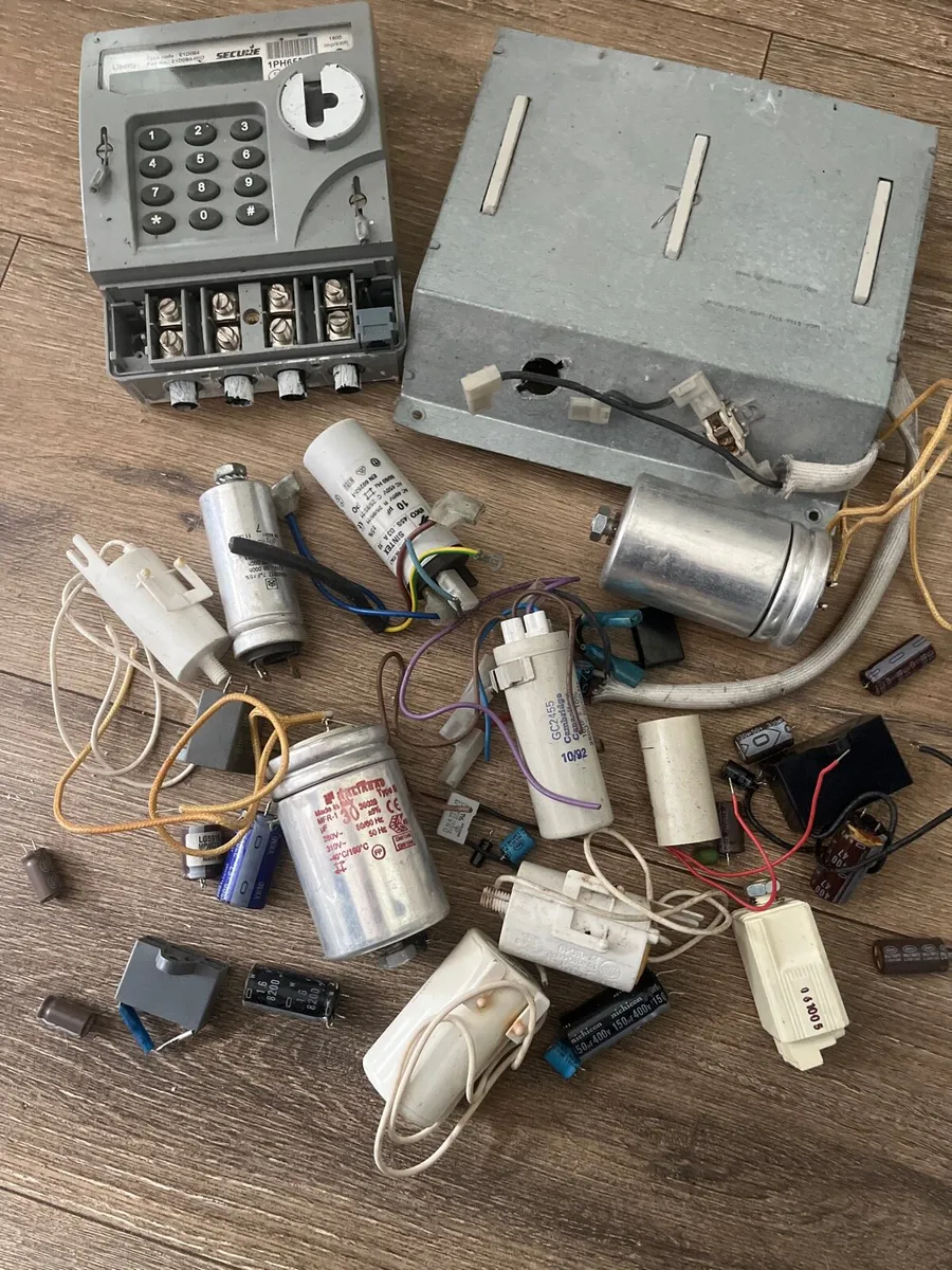 Bundle of unwanted stuff - Image 2