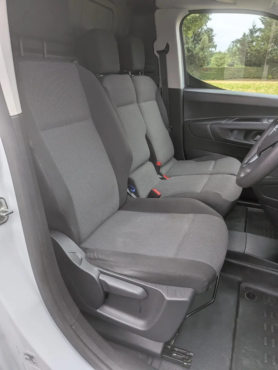 Opel Combo 2023 NEW CVRT & TAX 03/27 - Image 3