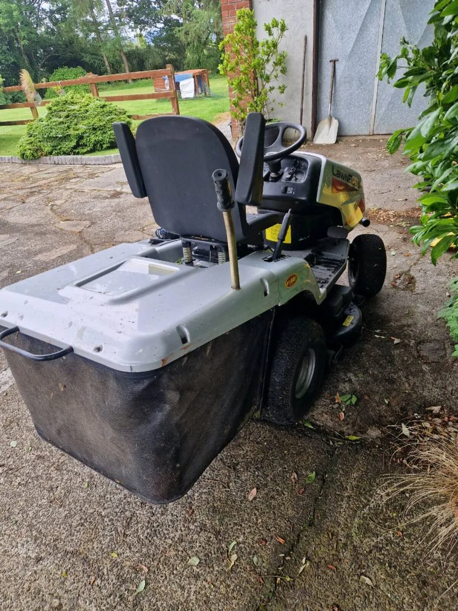 Ride on lawn mower - Image 3