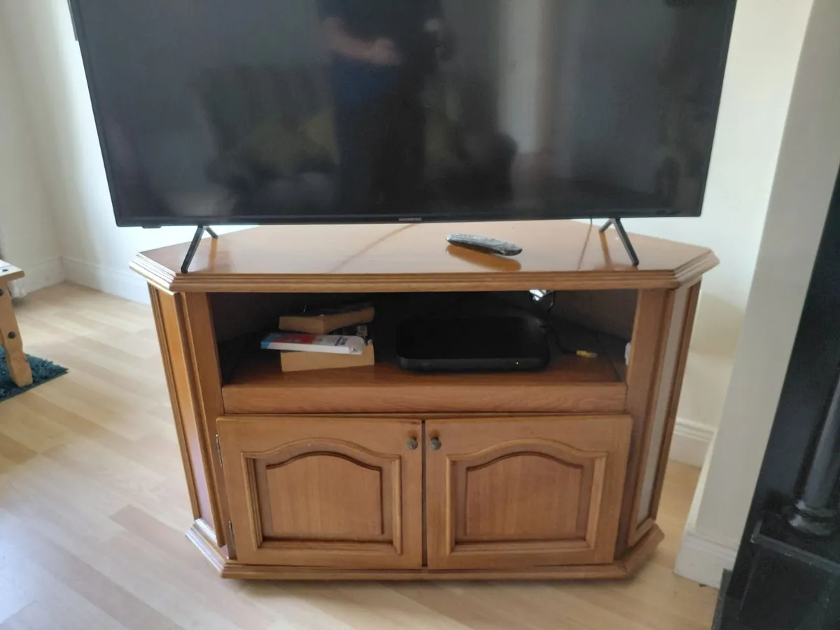 TV corner piece - Image 1