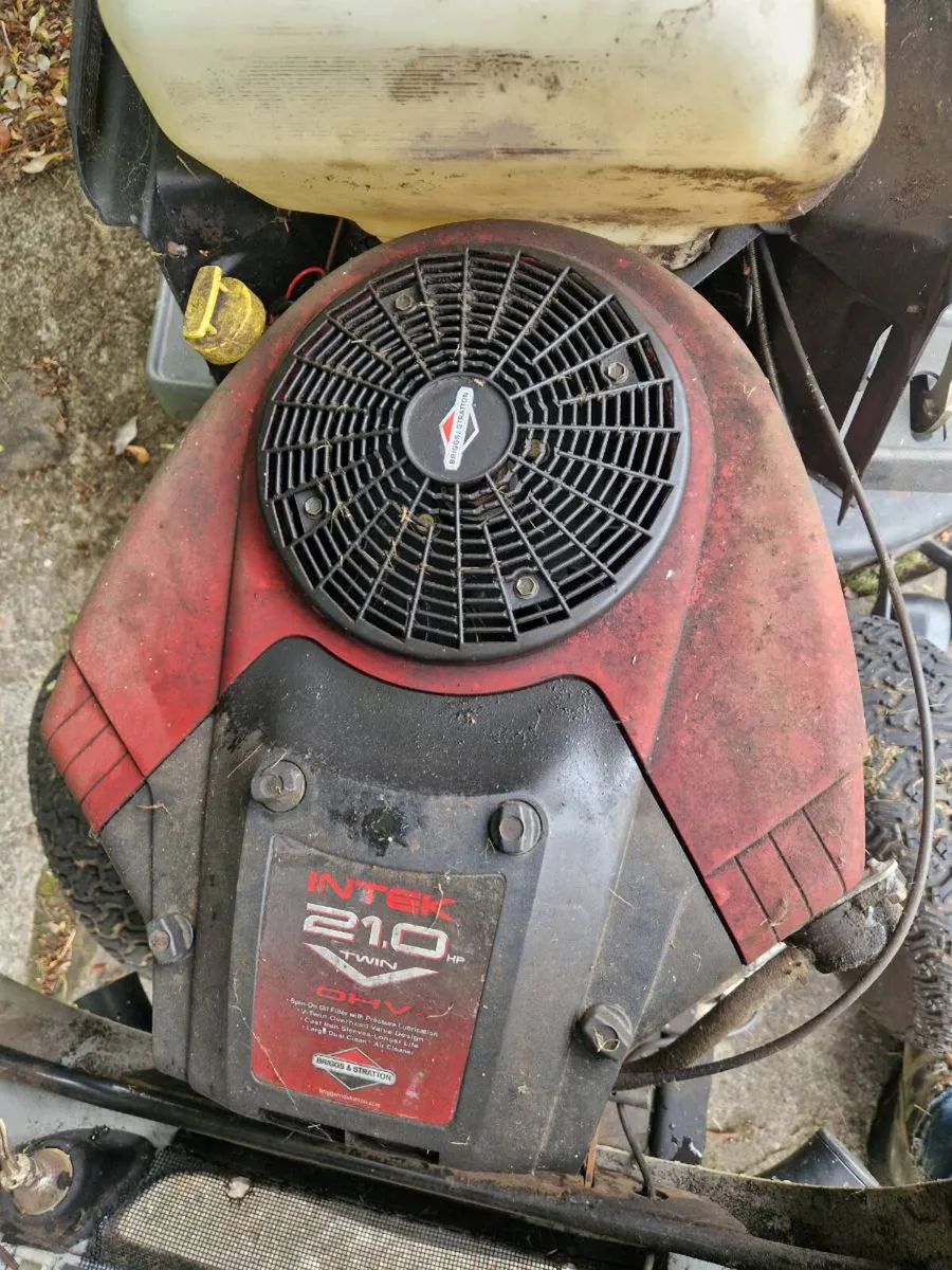 Ride on lawn mower - Image 4