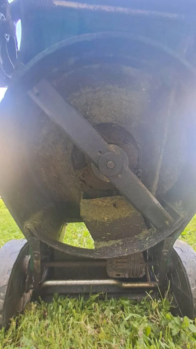 Petrol Lawnmower - Image 2