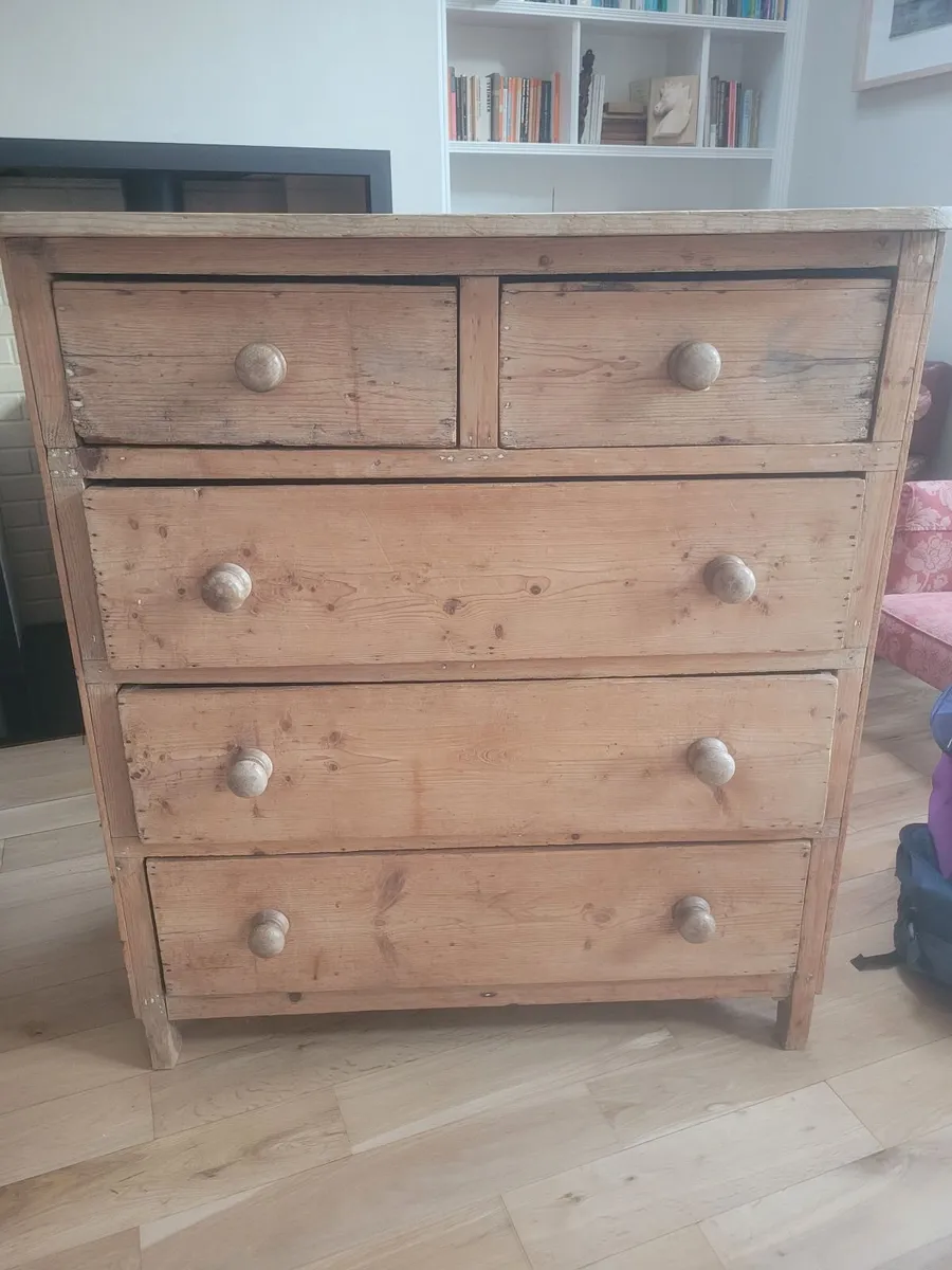 Chest of drawers