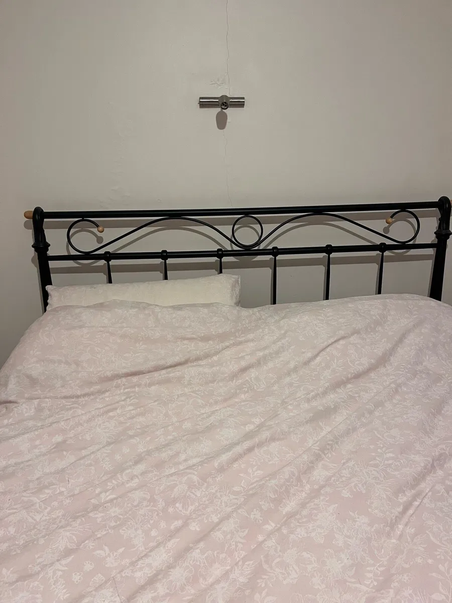 King size bed - Image 2