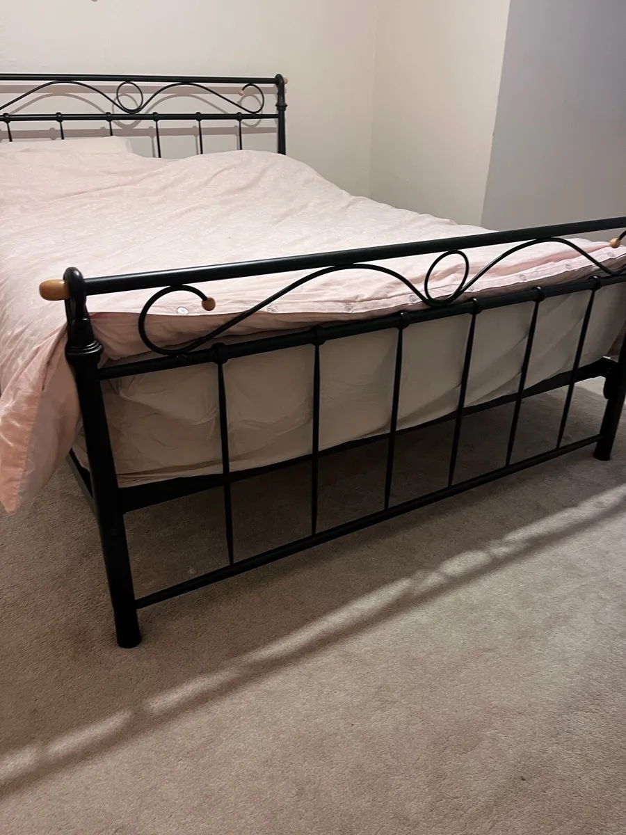 King size bed - Image 3