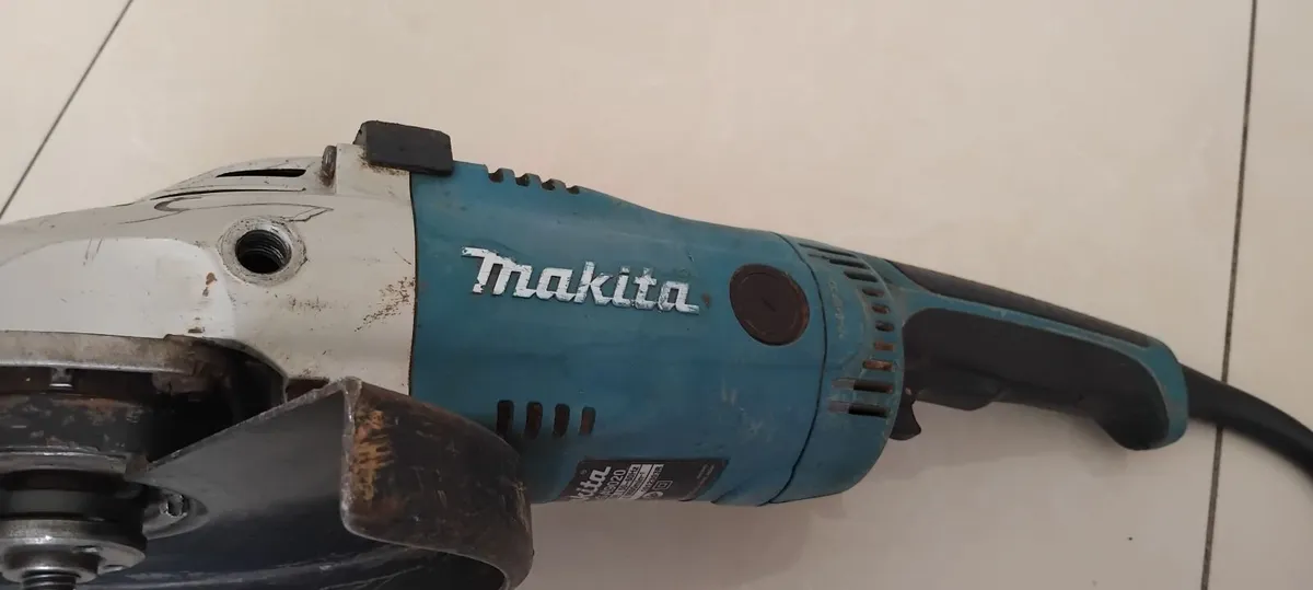 Makita GA9020 230mm 9" Angle Grinder 110v - Image 3