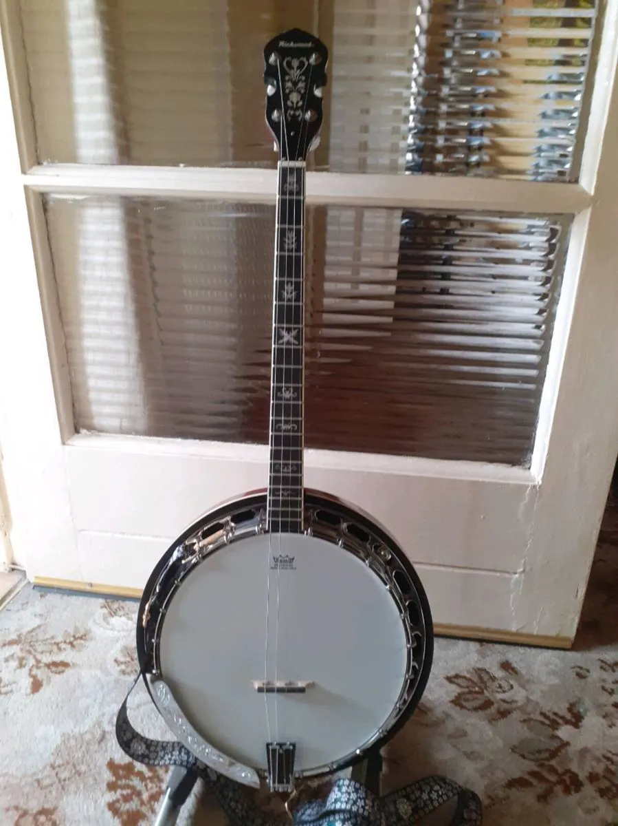 Tenor banjo - Image 1