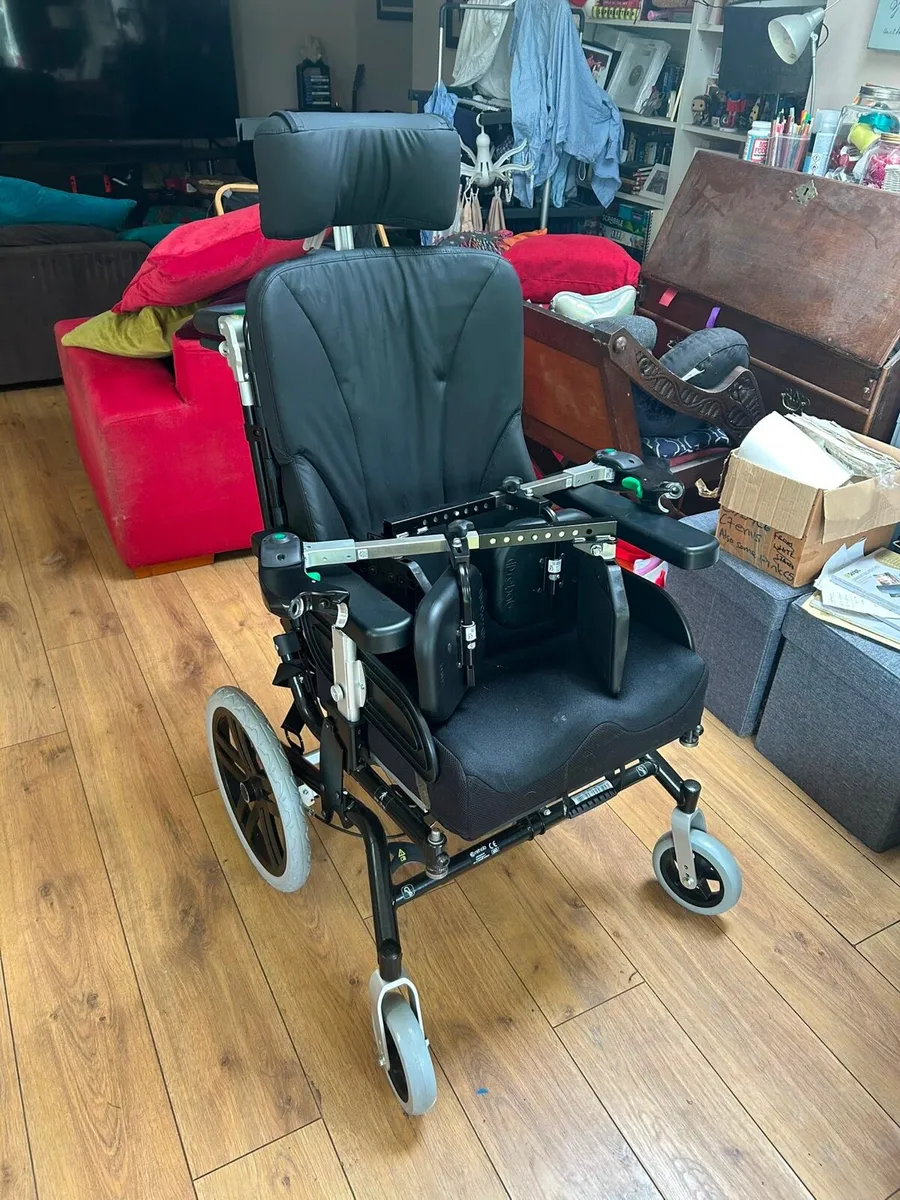 Tilt in space wheelchair - barely used - Image 4