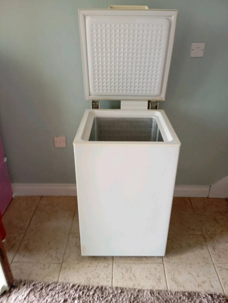 Whirlpool chest freezer - Image 2