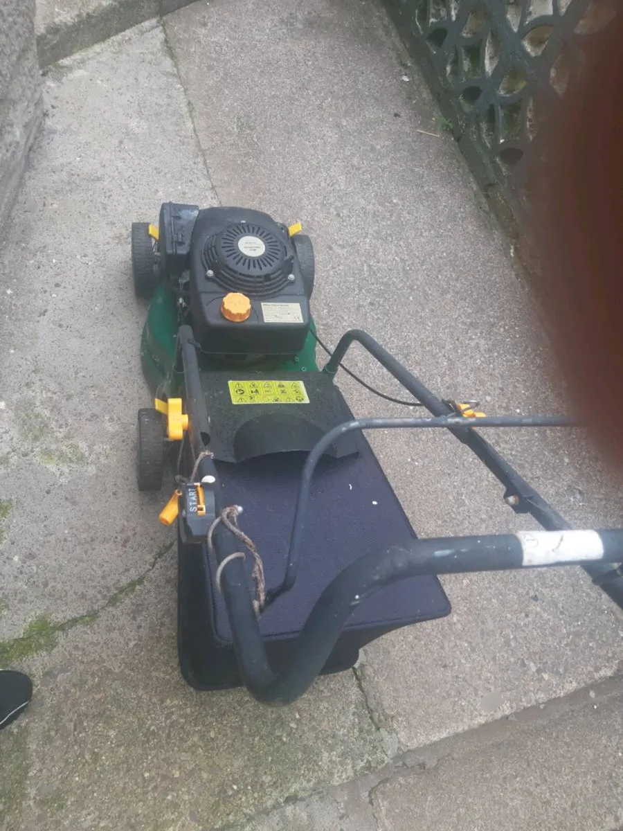 LAWNMOWER PULLY IN NEED OF REPAIR 100% OTHERWISE - Image 1