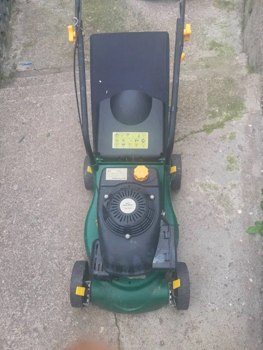 LAWNMOWER PULLY IN NEED OF REPAIR 100% OTHERWISE - Image 2
