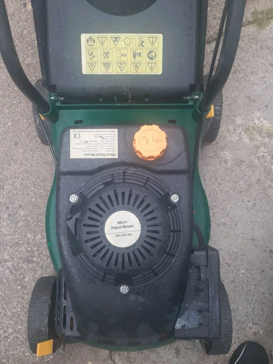 LAWNMOWER PULLY IN NEED OF REPAIR 100% OTHERWISE - Image 3