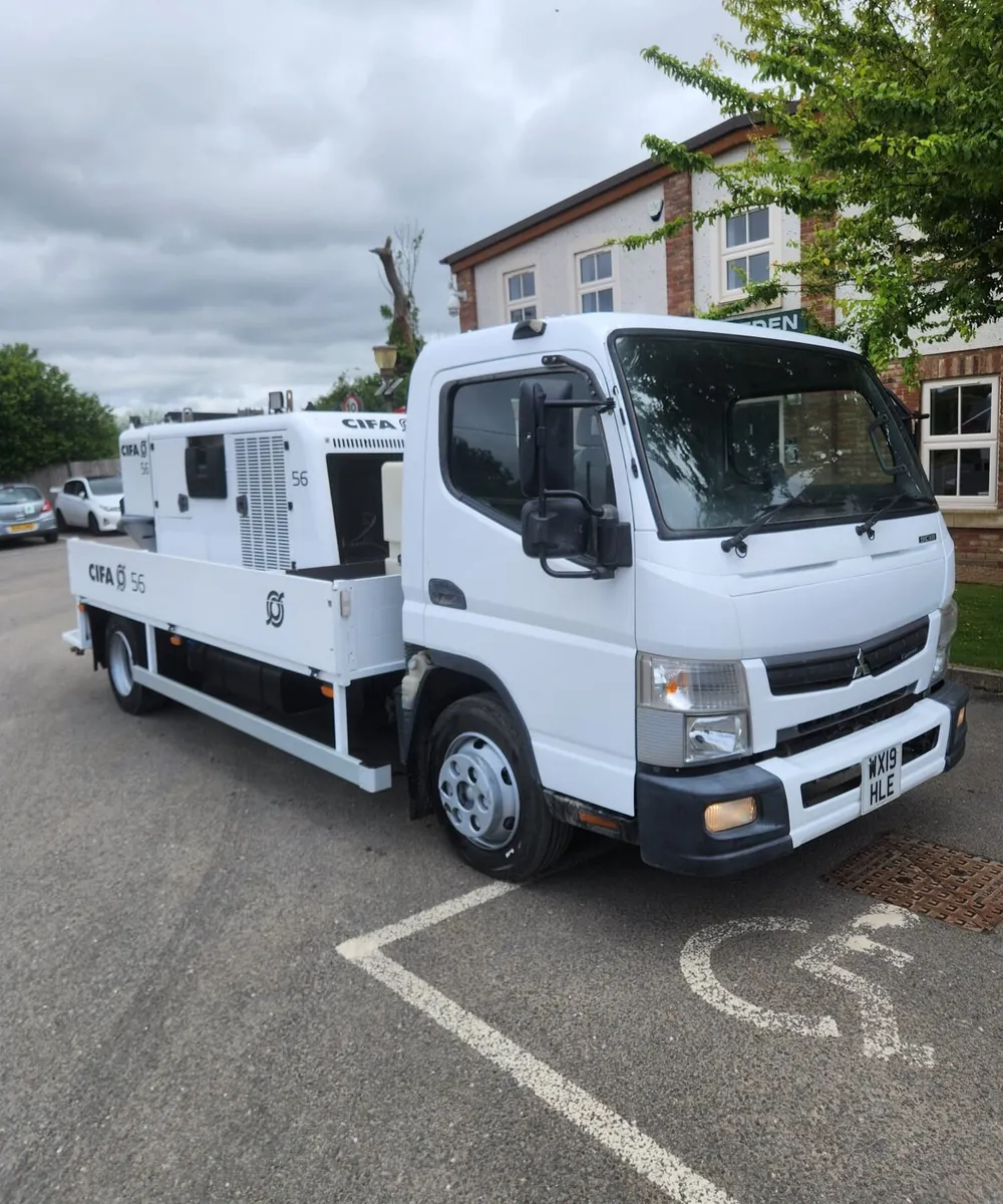 Concrete pump. Cifa. Concrete. Mitsubishi fuso - Image 2