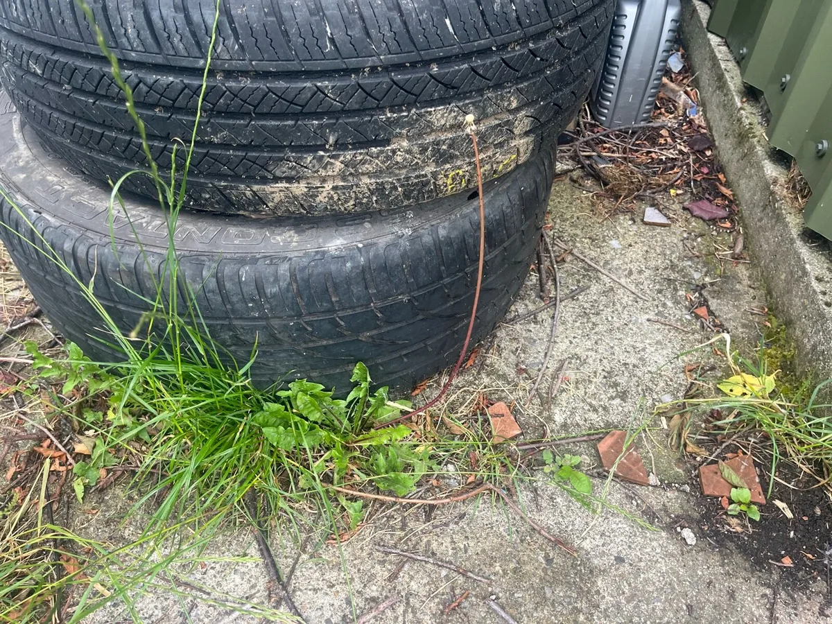 Mercedes alloys/tyresx4 and 2 tyres - Image 2