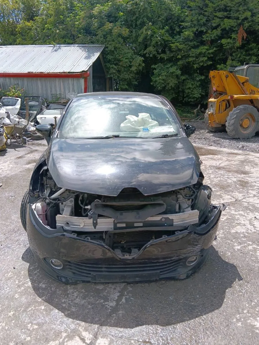 Breaking Renault Clio 2015 petrol - Image 2