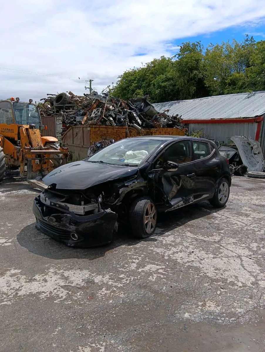 Breaking Renault Clio 2015 petrol - Image 3