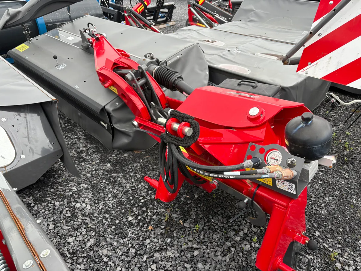 New MF 8ft Centre Pivot Disc Mower - Image 3