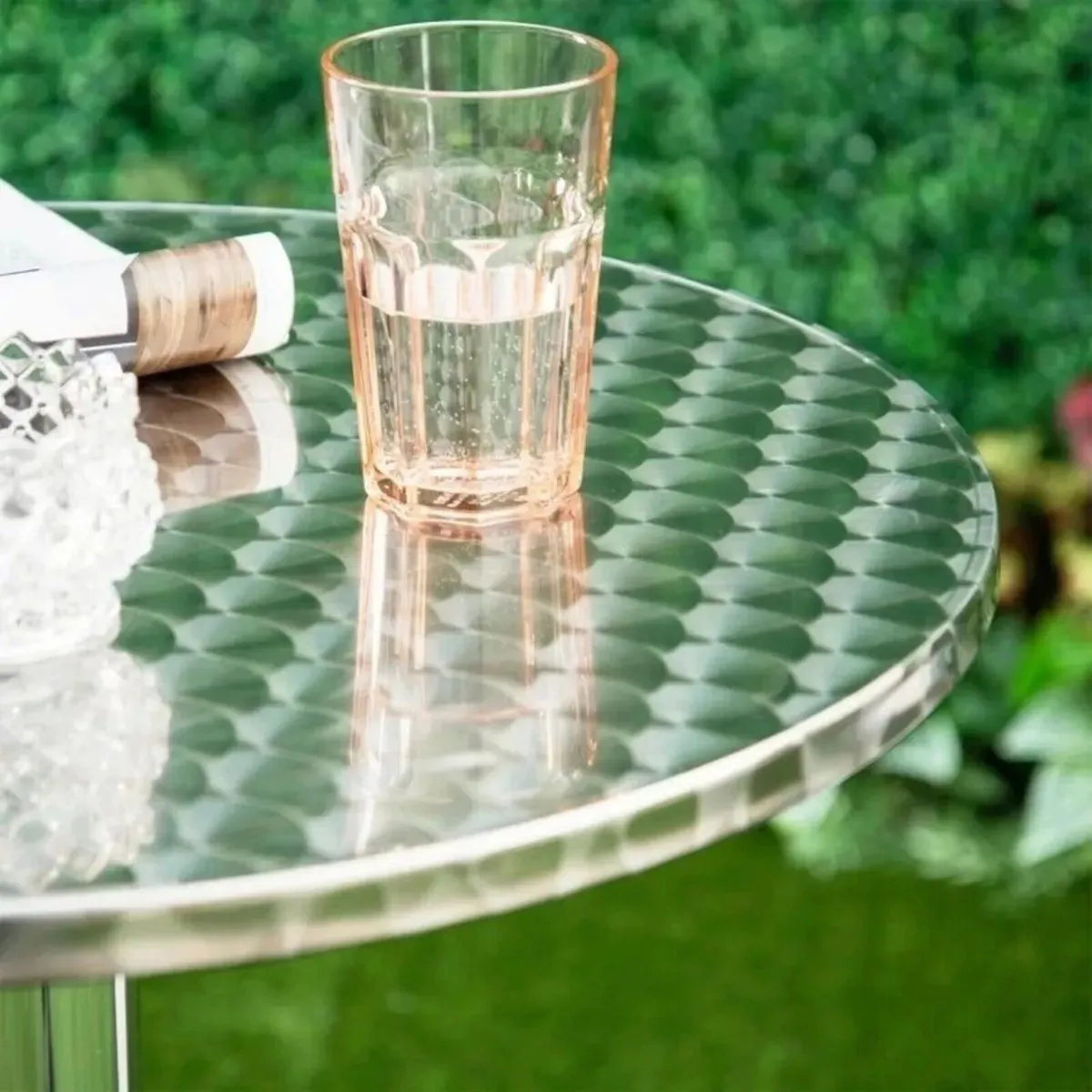 Round Bistro Table for Cafe Restaurant Use - Image 2