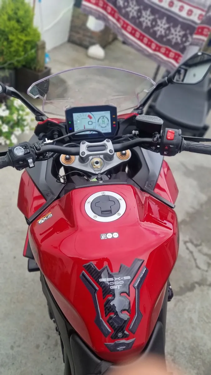 Suzuki gsx-s1000 gt  2024 - Image 4