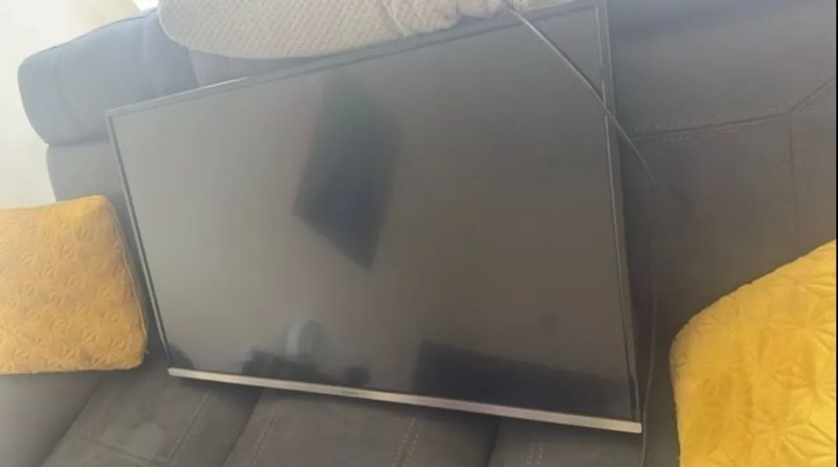 Panasonic Smart TV 45" Screen. 4K. - Very Good Condition. - Image 1