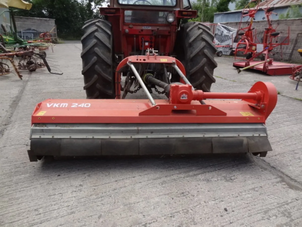 Kuhn VKM240 Mounted Flail Grass Topper - Image 4