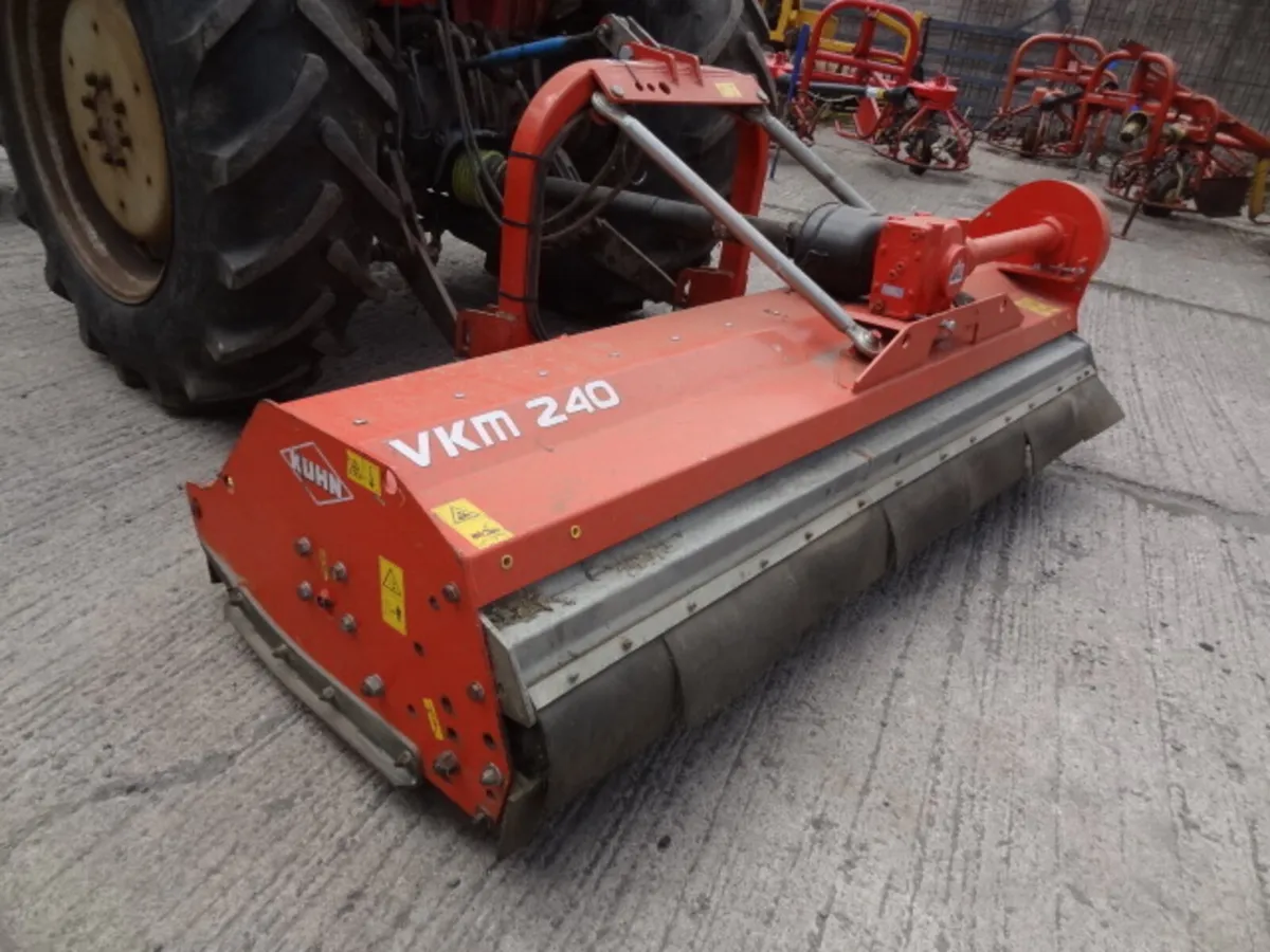 Kuhn VKM240 Mounted Flail Grass Topper - Image 3