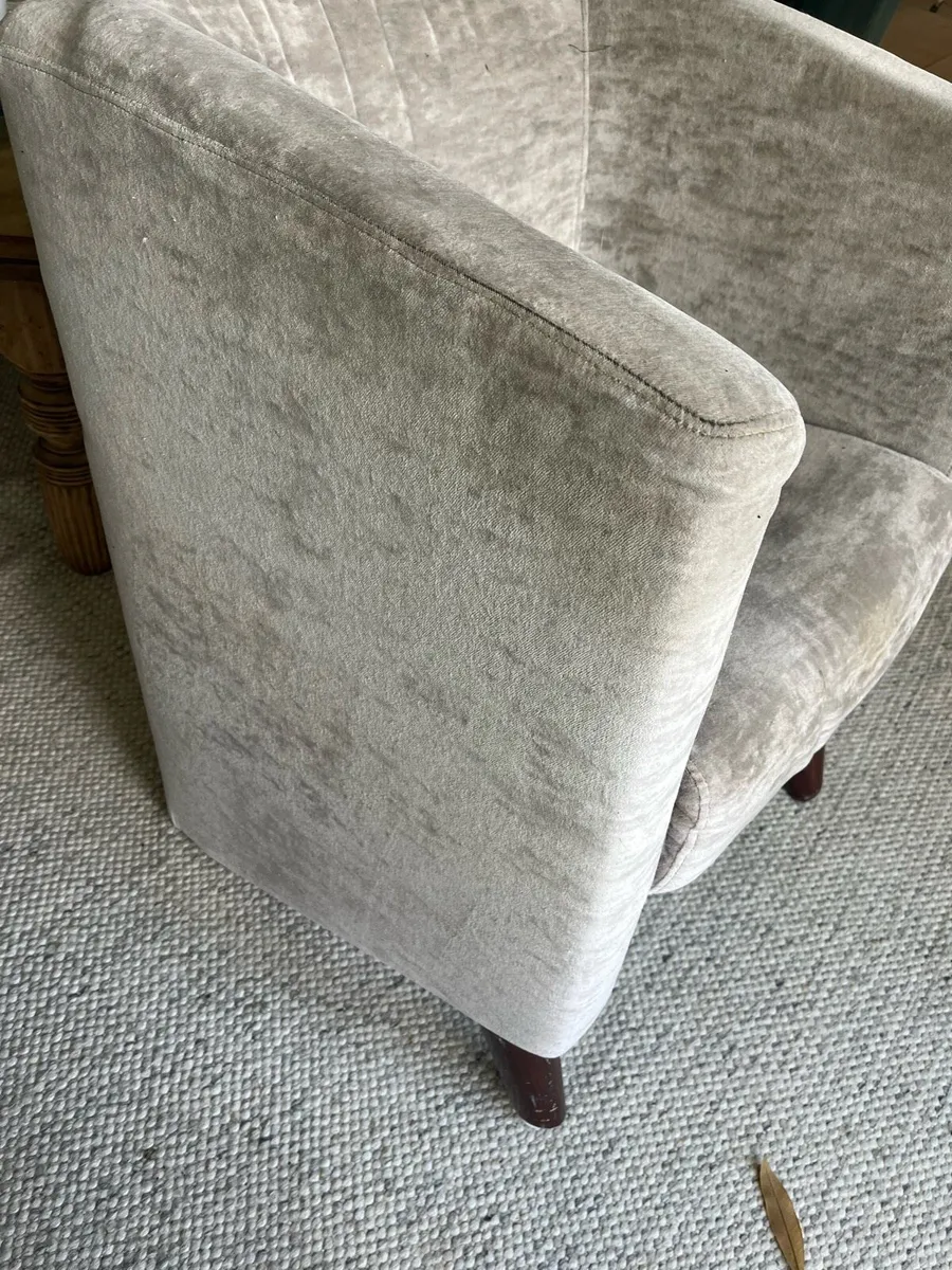 2 x grey tub chairs - Image 1