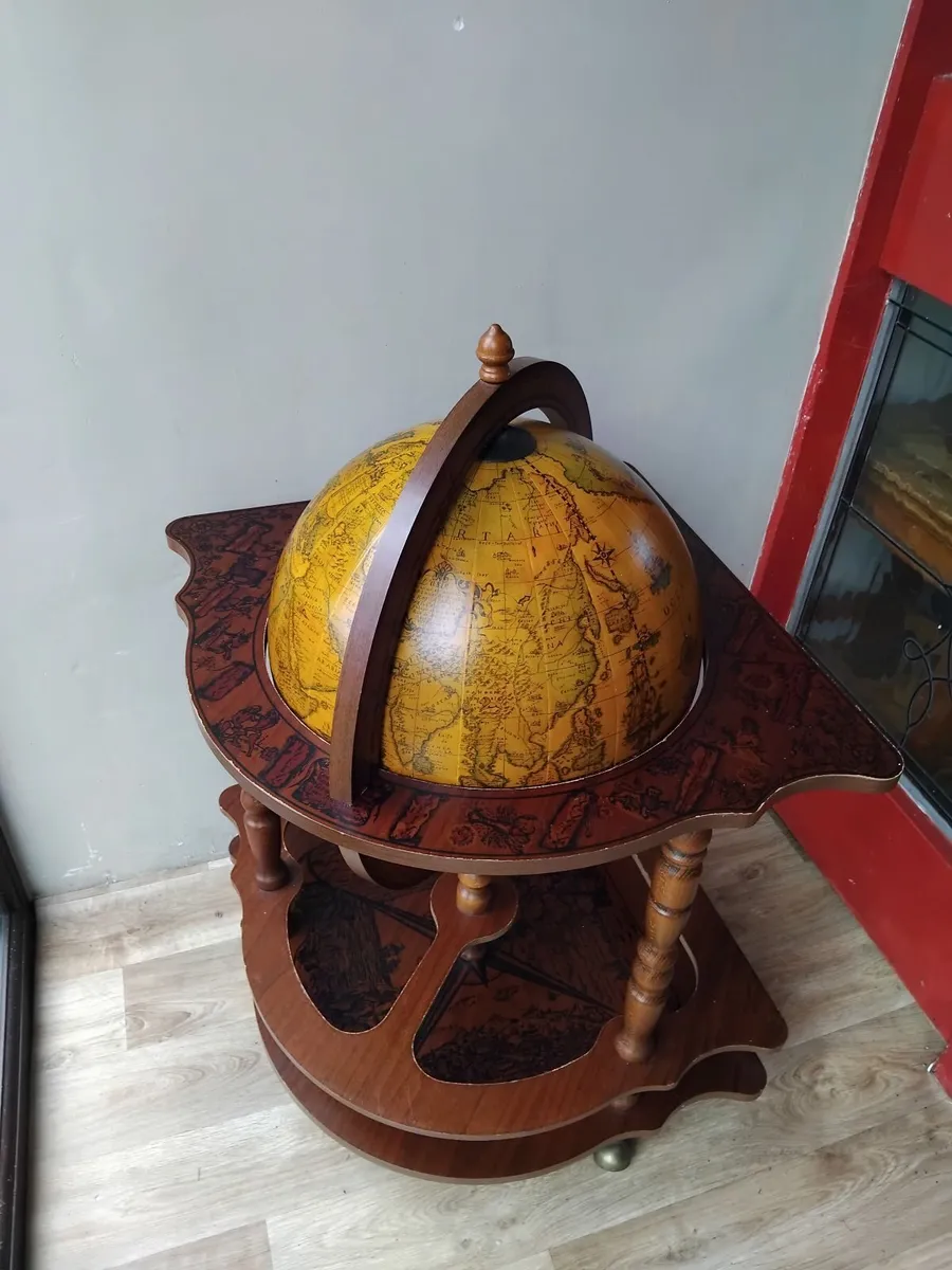 Antique style replica globe bar cart - Image 1