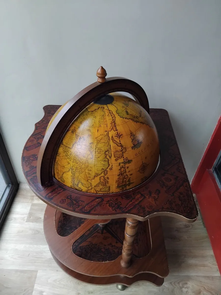 Antique style replica globe bar cart - Image 2
