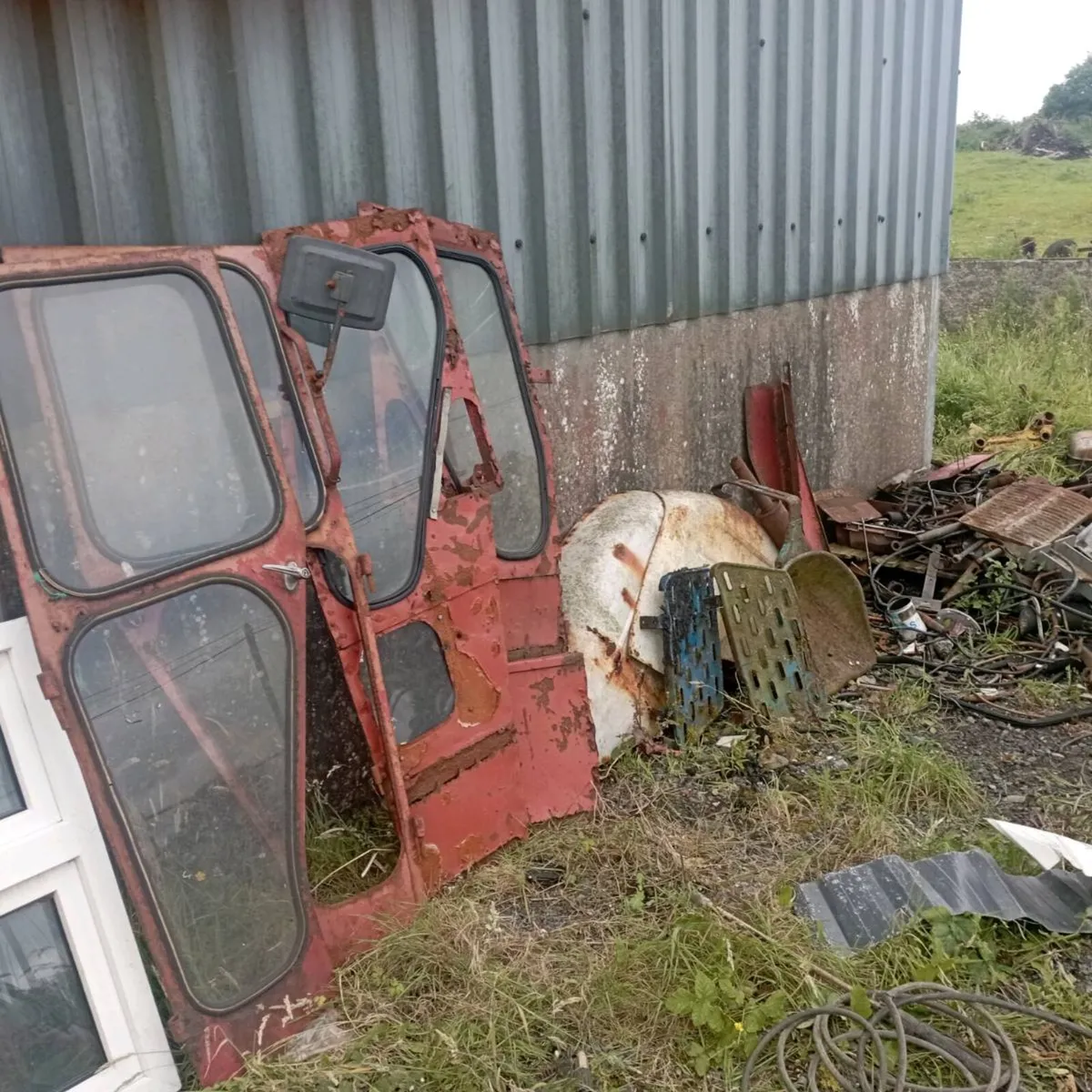 Massey Ferguson 20.35.135.dexta for parts.cab door - Image 2