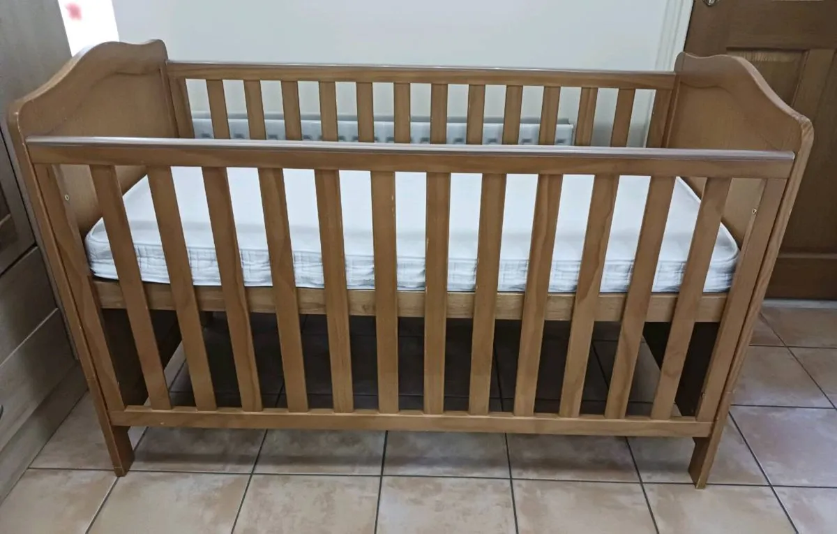 Cot bed - Image 1